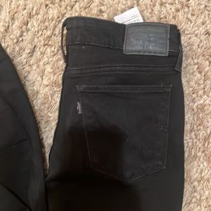 Black Levi’s Skinny 711s